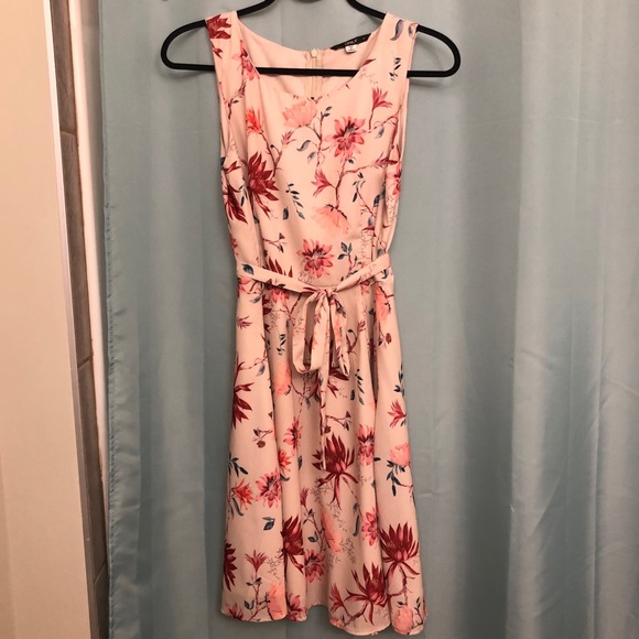 Blush floral dress - Picture 1 of 1